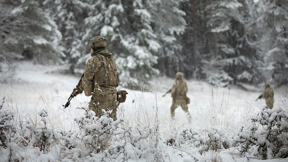 Ukrainian soldiers conducting training manoeuvres near the border with Russia, December 2021. / Ukrainian Ministry of Defence, Wikimedia Commons.,