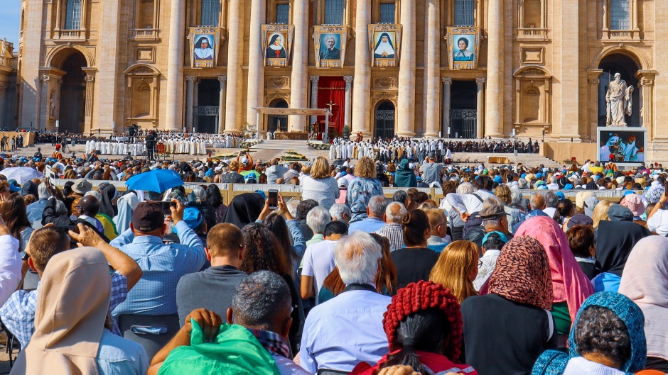 A canonization ceremony of the Roman Catholic Church in Vatican City. / Photo: <a target="_blank" href="https://unsplash.com/@agathadepine">Agatha Dephiné</a>.,