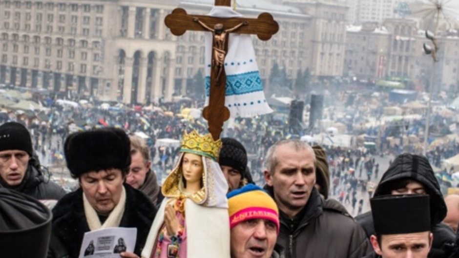 Religious symbols during the Maidan protests in Ukraine, 2014. / Photo via <a target="_blank" href="https://weeklyword.eu/en/">Weekly Word</a>.,