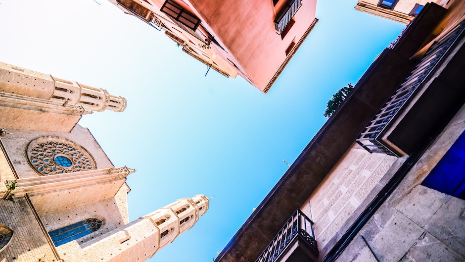 A Roman Catholic church in Barcelona. / Photo: <a target="_blank" href="https://unsplash.com/@caminouflet">Camille Minouflet</a>, Unsplash, CC0,