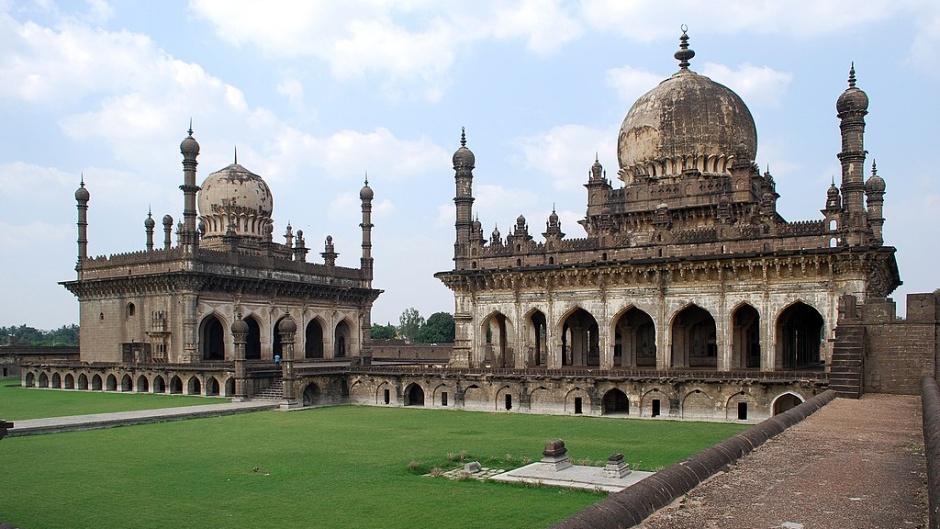 Bijapur, India. / <a target="_blank" href="https://commons.wikimedia.org/wiki/File:Bijapur_Ibrahim_Rouza_100C.jpg"> , Wikimedia Commons</a>, CCO.,