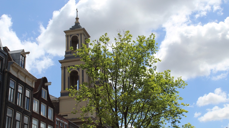 A church in Amsterdam. / Photo: <a target="_blank" href="https://unsplash.com/@leabalazs">Lea Balazs</a>, Unsplash, CC0.,