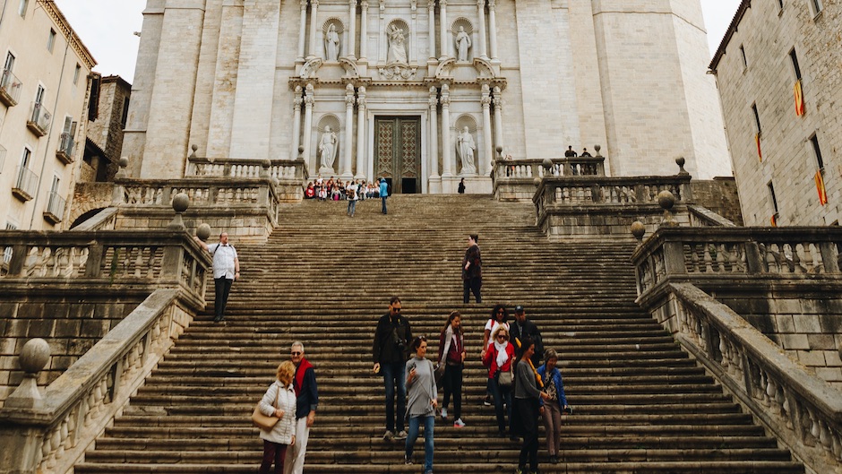 The staircase of the Catholic cathedral of Girona in Catalonia, which is one the regions with the largest non religious population. / Photo: <a target="_blank" href="https://unsplash.com/@brandongurney">Brandon Gurney</a>, Unsplash, CC0,