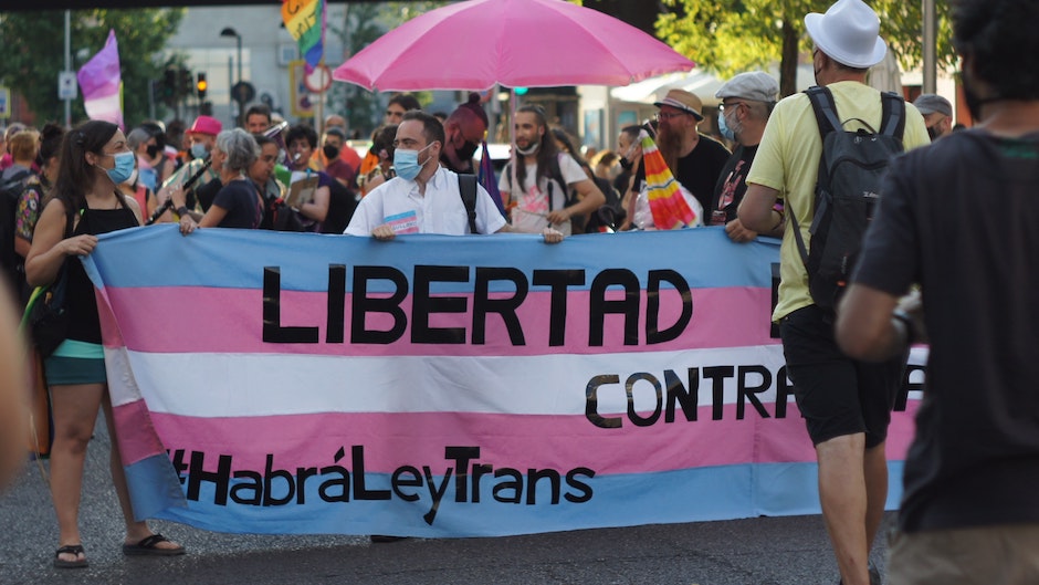A poster supporting the transgender law at a demonstration in Madrid..  / Photo: <a target="_blank" href="https://unsplash.com/@saxaroz">Mary Saxaroz</a>, Unsplash, CC0,
