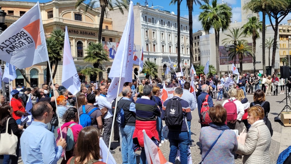 Over 300 people participated in the prayer rally in the streets of Rome.  ,