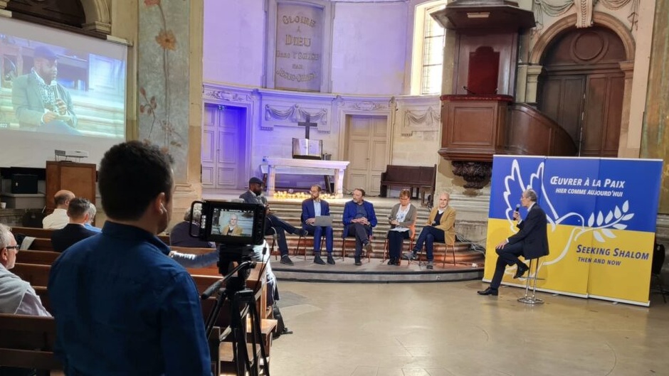 A panel during the State of Europe Forum in Paris. / Image via <a target="_blank" href="https://weeklyword.eu/en/">Weekly Word </a>,