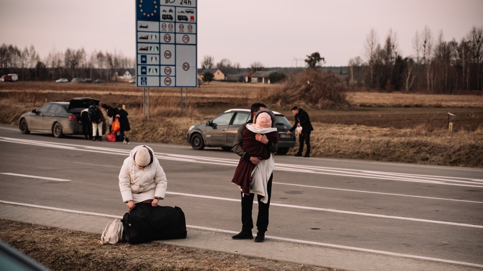 Ukranian refugees in the border. / Photo: <a target="_blank" href="https://unsplash.com/@kwinmedia">tina hartung</a>, Unsplash, CC0,