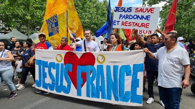 Mais de 10.000 pessoas marcharam por Jesus em Paris