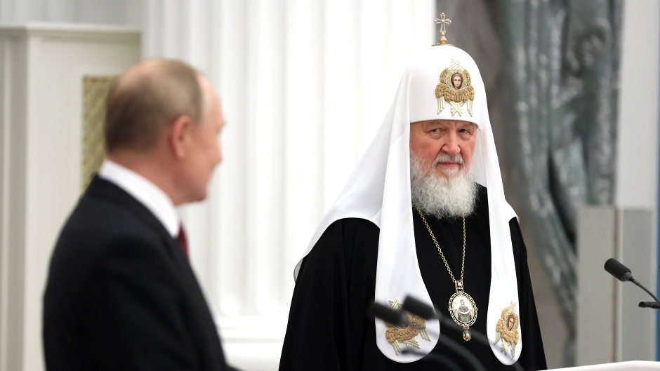 Patriarch Kirill with Russian President Vladimir Putin, during a ceremony in awarding the Patriarch with the Order of St Andrew the Apostle the First. / Photo: <a target="_blank" href="http://kremlin.ru/">Kremlin.Ru</a> via Wikimedia, CCA 4.0,
