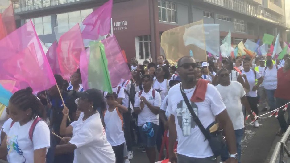 A march for peace organised by evangelical churches gathered 800 people in Martinique. / Photo: Daniel Bétis, <a target="_blank" href="https://la1ere.francetvinfo.fr/martinique/">Martinique la 1ere</a>.,