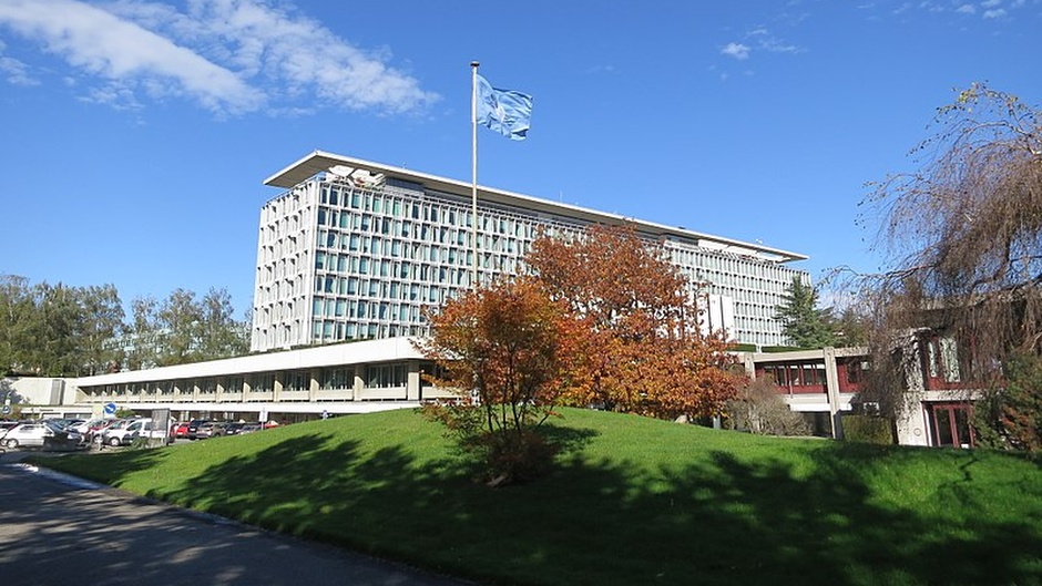 WHO headquaters in Geneva. / <a target="_blank" href="https://commons.wikimedia.org/wiki/File:WHO_HQ_main_building,_Geneva_from_Southwest.JPG">Thorkild Tylleskar</a>, Wikimedia Commons.,
