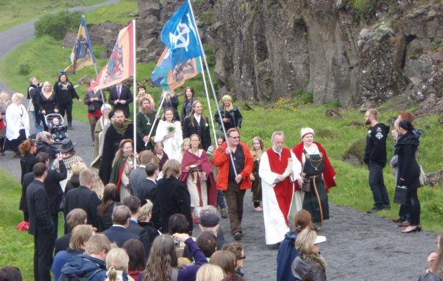 Members of the Icelandic neo-paganist movement Ásatrúarfélagið join a ceremony in 2019. / Photo: Lenka Kovářová, Wikipedia, CC BY SA 3.0