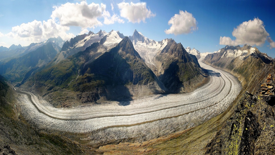Aletschgletscher (glacier of Aletsch), the biggest glacier in the swiss alps. / <a target="_blank" href="https://commons.wikimedia.org/wiki/File:Aletschgletscher_in_panoramic_view.jpg">Foto-falk</a>, Wikimedia Commons, CC. ,