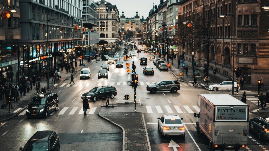 Traffic in the centre of Stockholm, Sweden's capital city. / Photo: <a target="_blank" href="https://unsplash.com/@like_that_mike">Mike Kienle</a>, Unspalash, CC0.,