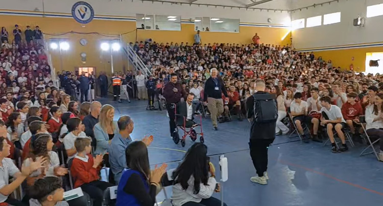 In Madrid, Nick Vujicic encourages young people to “not give up”