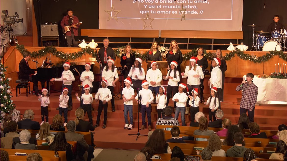 A choir of children sings at the evangelical Christmas service aired on 24 December 2022. / Photo: RTVE.,