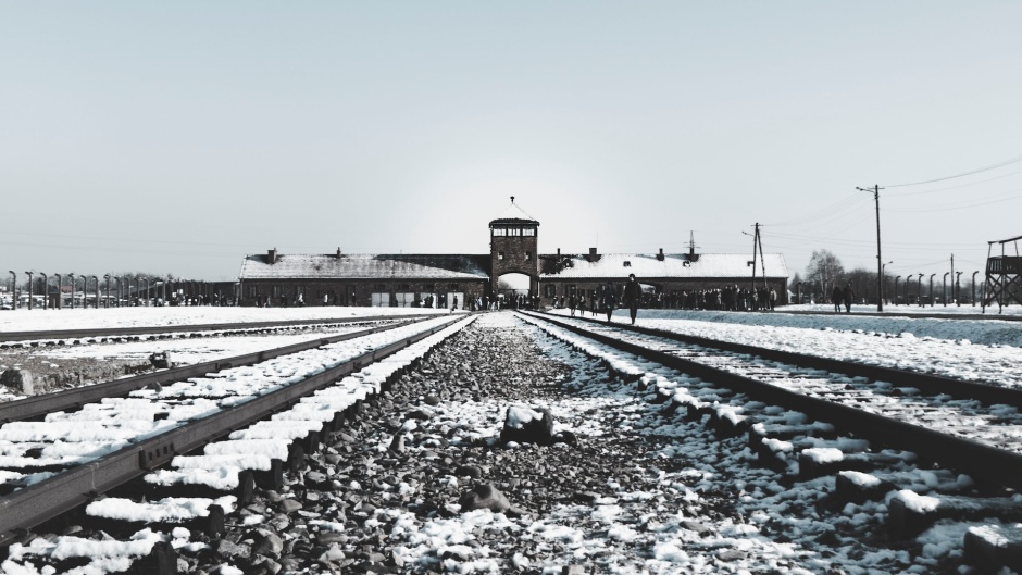 An image of the Auschwitz camp in Oświęcim, Poland. / Photo: <a target="_blank" href="https://unsplash.com/@ericamagu_ph">Erica Magugliani</a>,