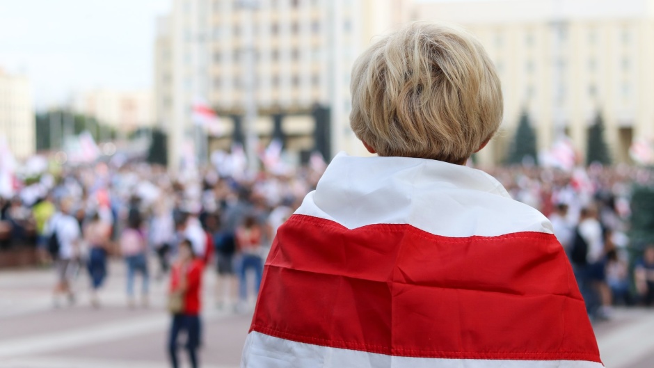 A protest agains Lukashenko in Belarus. / Photo: <a target="_blank" href="https://unsplash.com/@shnipelson">J. Shnipelson</a>, Unsplash, CC0.,