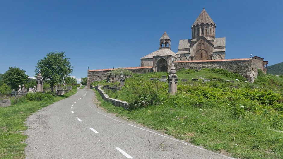 A well-known monastery in Artsakh. / Photo: Marcin Konsek, <a target="_blank" href="https://en.wikipedia.org/wiki/Gandzasar_monastery#/media/File:2014_G%C3%B3rski_Karabach,_Klasztor_Gandzasar_(47).jpg">Wikipedia</a>. ,