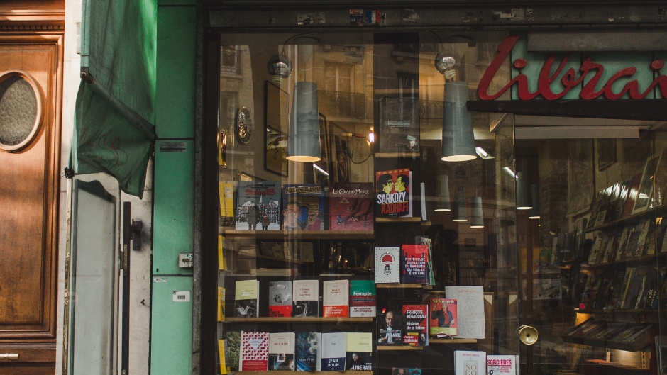 A bookshop in Paris, France.  / Photo: <a target="_blank" href="https://unsplash.com/@diofagundes">J Diogo Fagunde</a>, Unsplash CC0.,