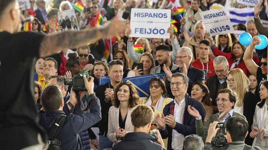 Pastor Yadira Maestre participated in a pre-electoral event organised by the People's Party. She seated in the second row, just behind the party's regional leaders in Madrid, Isabel Díaz Ayuso, and the national leader, Aberto Nuñez Feijóo. / PP,