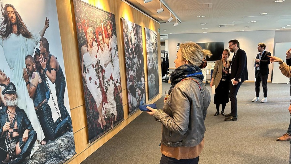 The exhibition of Swedish artist Elisabeth Ohlson in the European parliament, Brussels. / Photo: <a target="_blank" href="https://www.facebook.com/elisabeth.ohlson.se">Facebook Elisabeth Ohlson</a>.,