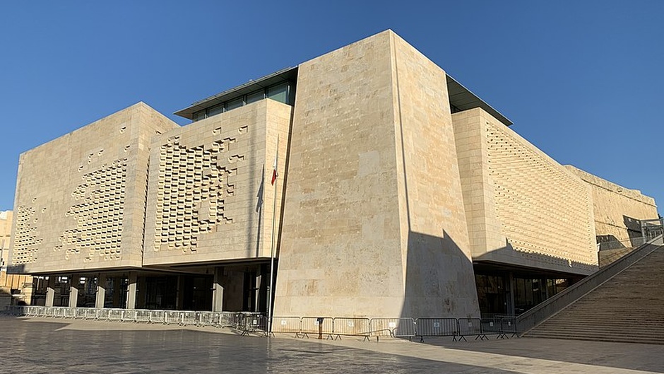 Malta’s Parliament building, / <a target="_blank" href="https://commons.wikimedia.org/wiki/File:Malta%E2%80%99s_Parliament_building_in_Valletta_%28cropped%29.jpg">  Joe Ambrogio  </a>, Wikimedia Commons.,