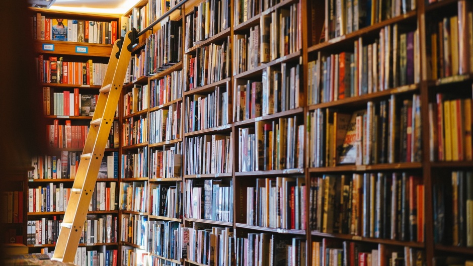 Archive image of a bookshop. / Photo: <a target="_blank" href="https://unsplash.com/@philhearing"></a>, Unsplash, CC0.,