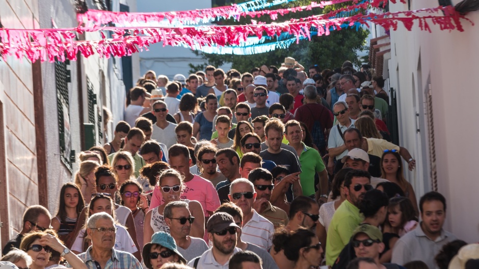 People attending a Spanish local festival. / Photo: <a target="_blank" href="https://unsplash.com/@jeztimms">Jez Timms</a>, Unsplash, CC0.,