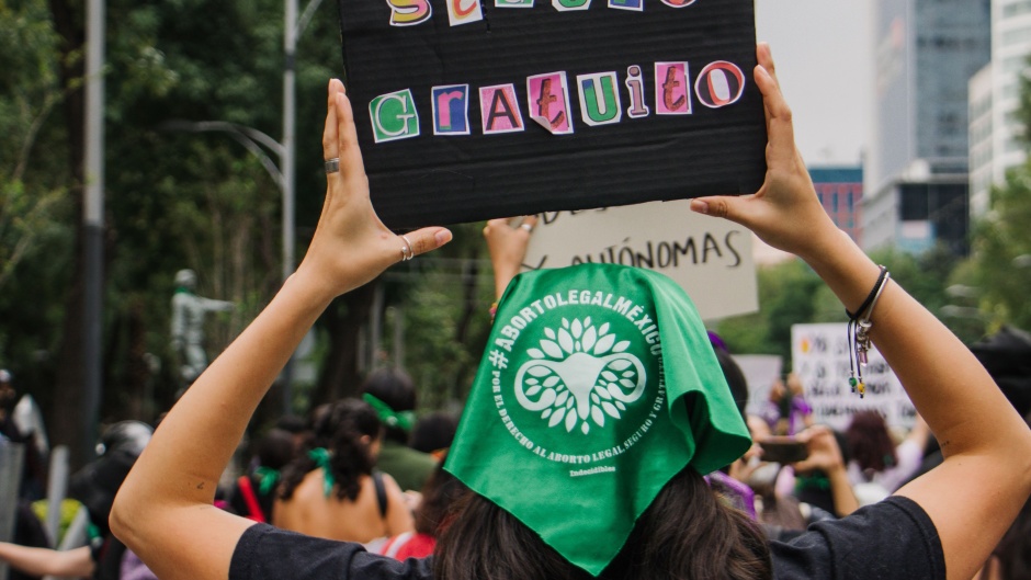 March for the decriminalization of abortion in Mexico City, 2021. / Photo: <a target="_blank" href="https://unsplash.com/@malvestida">Malvestida</a>, Unsplash CC0.,