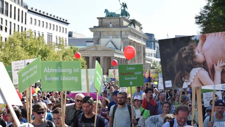 In Berlin demonstrieren Lebensschützer für das Lebensrecht Ungeborener. / Photo: Martin Schlorke, <a target="_blank" href="https://www.pro-medienmagazin.de/">Pro Medien Magazin</a>.,