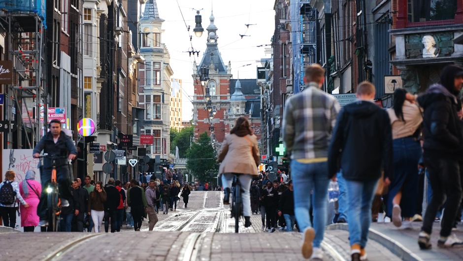 A street in Amsterdam. / Photo: <a target="_blank" href="https://unsplash.com/@dmitriielj"> Dmitrii Eliuseev</a>, Unsplash CC0.,