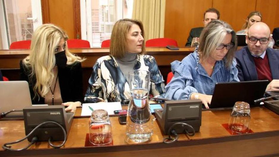 PP city councillor, Eva Contador, second from left, in the plenary hall of the city council during the debate.,