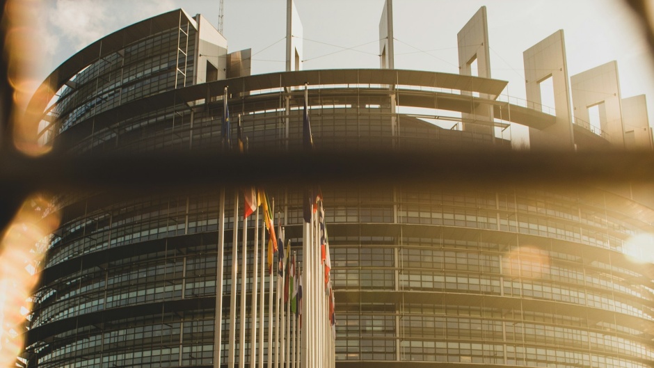 The European Parliament. / Photo: <a target="_blank" href="https://unsplash.com/@jor9en">Jorgen Hendriksen</a>, Unsplash, CC0.,