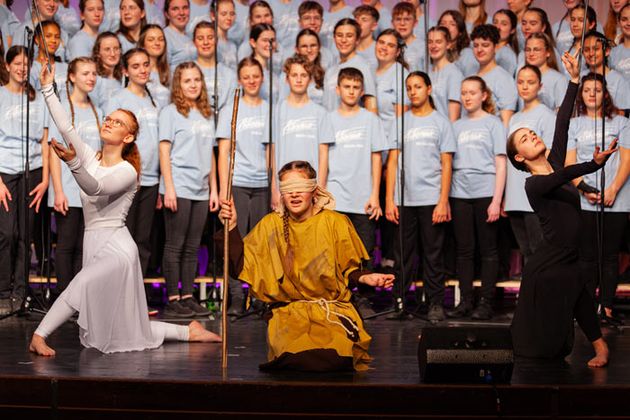 1,400 children sing the biblical story of Zacchaeus across Switzerland