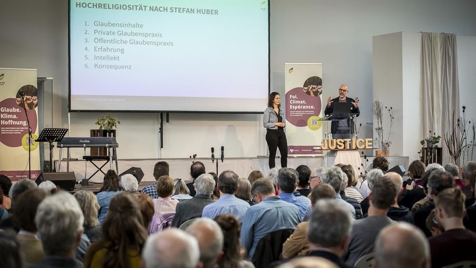Over 300 people gathered in the Swiss city of Biel for the 15th conference of the StopPoverty association. / <a target="_blank" href="https://evangelique.ch/">RES</a>,