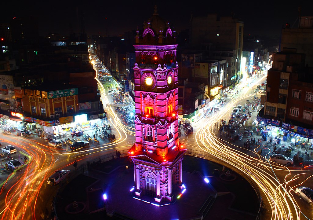 A view of Faisalabad, in Pakistan. / Photo: <a target="_blank" href="https://es.wikipedia.org/wiki/Faisalabad#/media/Archivo:Clock_Tower_Faisalabad_by_Usman_Nadeem.jpg">Usman Nadeem</a>, Wikipedia, CC.,