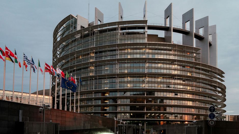 European Parliament. / Photo: <a target="_blank" href="https://unsplash.com/es/@hyggesalpaka">Lukas S</a>, Unsplash, CC0.,
