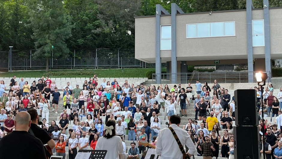 A time of worship in the unity gathering of evangelical Christians in Tirana, Albania, on Pentecost Day. / Photo: VUSH,