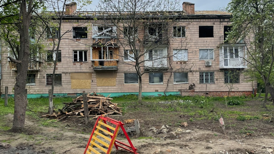 A residential building in Chernihiv, Ukraine, destroyed by a Russian aerial bomb in March 2022. / Photo: <a target="_blank" href="https://unsplash.com/@angelaua">Anzhela Bets</a>, Unsplash, CC0.,