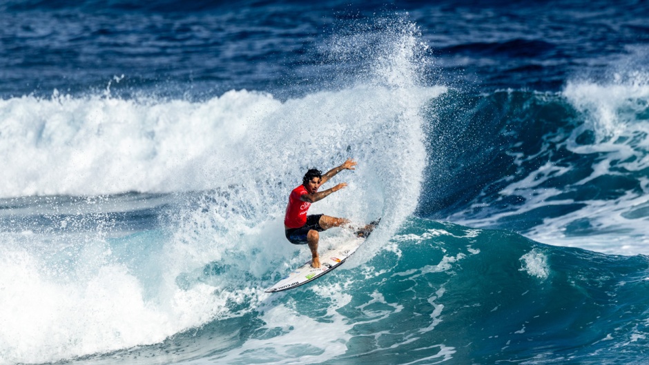 Gabriel Medina, winning the gold medal in the Arecibo surf championship of 2024. / Photo: <a target="_blank" href="https://isasurf.org/gallery/2024-isa-world-surfing-games/competition-day-9/">ISA, Jersson Barboza</a>.,