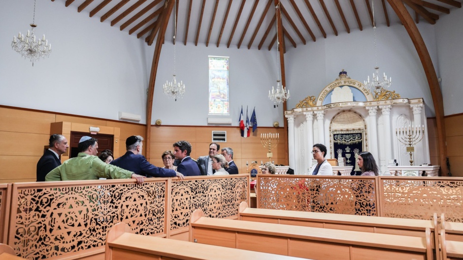 France's Prime Minister Gabriel Attal visits the synagoge la Grande-Motte after the terrorist attack on 24 August 2024. / Photo: <a target="_blank" href="https://x.com/GabrielAttal">Twitter Gabriel Attal</a>.,