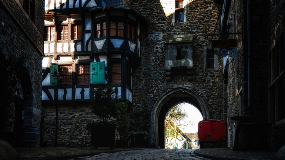 Schloßplatz in Solingen, Germany. / Photo: <a target="_blank" href="https://unsplash.com/@tama66">Peter Herrmann</a>, Unsplash, CC0.,