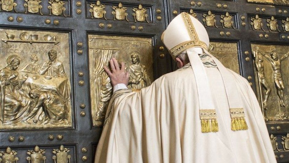 Pope Francis opened the Holy Doors at St. Peter's Basilica to begin the Year of Mercy in 2015. / <a target="_blank" href="https://rcam.org/">The Roman Catholic archdiocese of Manila </a>,