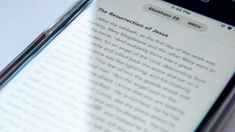 A passage of the Bible displayed on a tablet. / Photo: <a target="_blank" href="https://unsplash.com/@worshae/likes">Worshae</a>, Unsplash, CC0.,