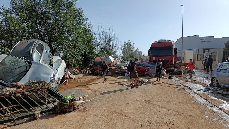 Neighbours of Paiporta take to the streets to see the damage caused by the floods.,