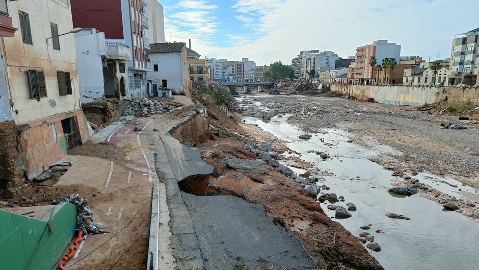 In towns such as Paiporta, many houses and practically all of the ground floors have been damaged by the floods. / Joel Forster,