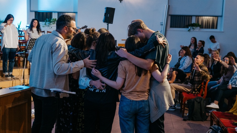 The Revive Europe team praying this year in a gathering in Budapest, Hungary. / Photo: <a target="_blank" href="https://www.reviveeurope.org/">Revive Europe</a>.,