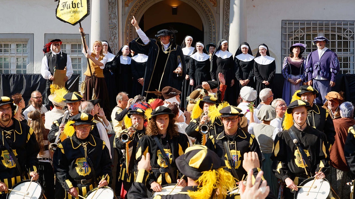 Celebrations at the historic festival in Luther's city, Wittenberg. / Photo: Corinna Kroll, <a target="_blank" href="https://lutherhochzeit.de/">Lutherhochzeit</a>.,