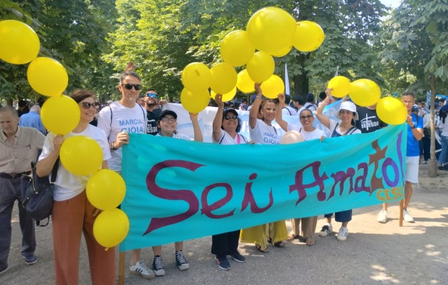 A ‘Joy March’ through Milan makes visible the message of evangelical churches